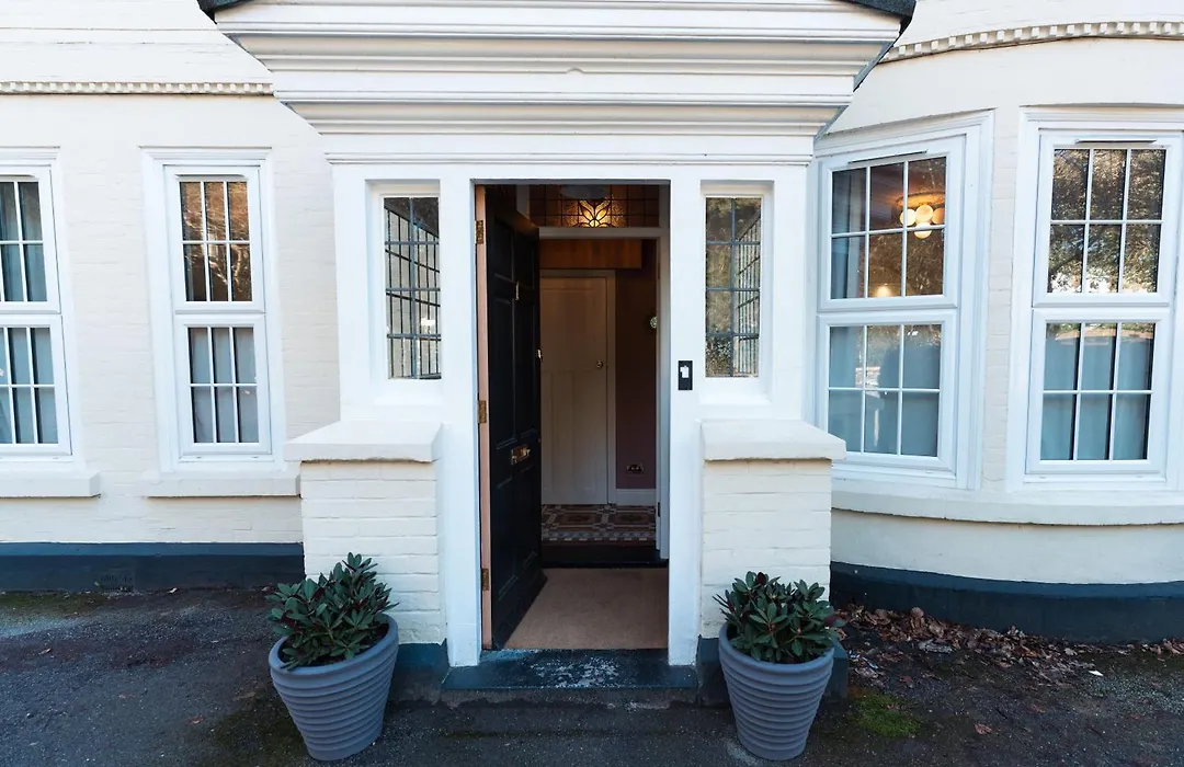 Period Apartment In The Heart Of Bournemouth-1